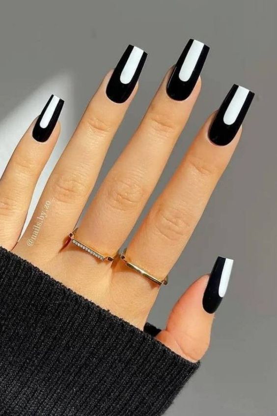 квадратні нігті чорні з білим