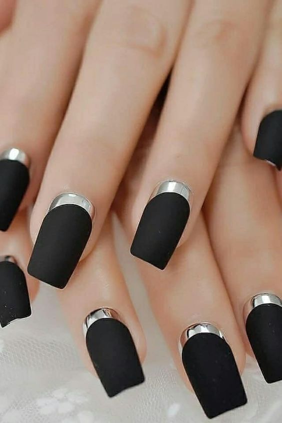 вадратні нігті чорні зі сріблом