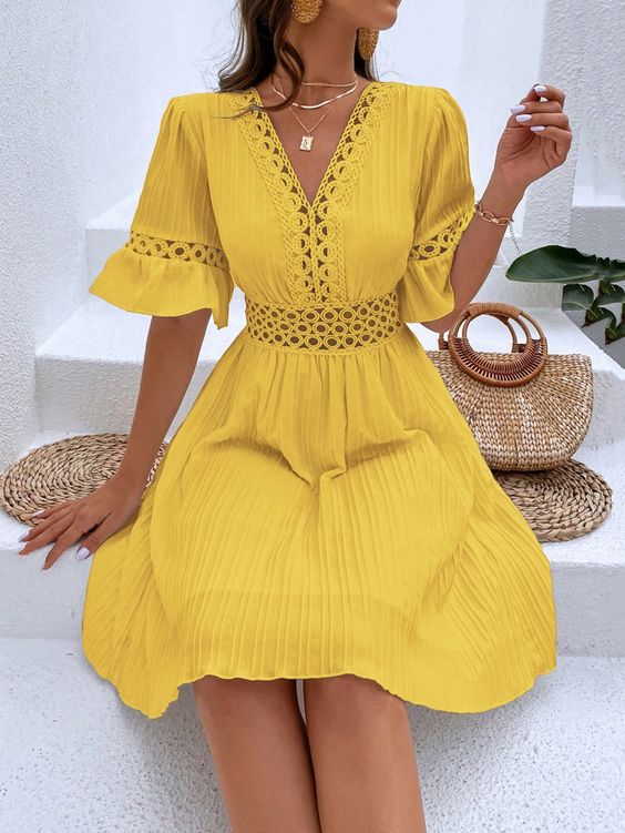 коротка жовта сукня
