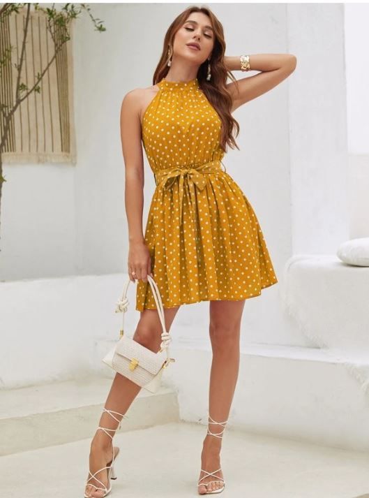 жовта квітчаста сукня