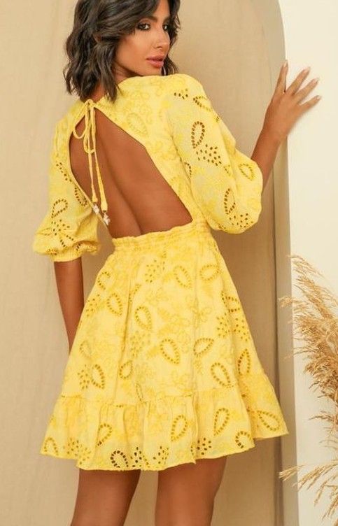 Модна жовта сукня