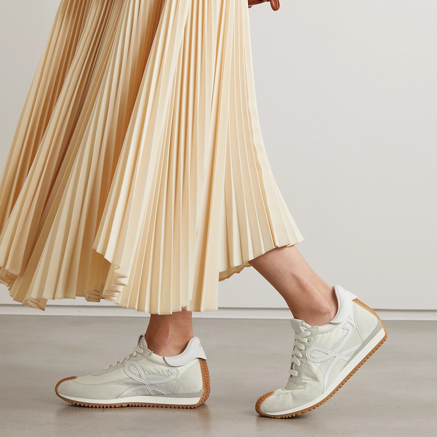 летние белые кроссовки - мода