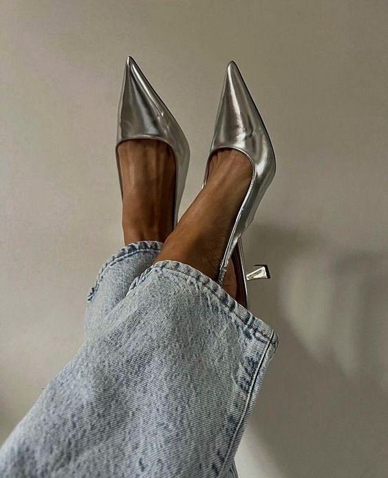 модные серебряные туфли весна 2024
