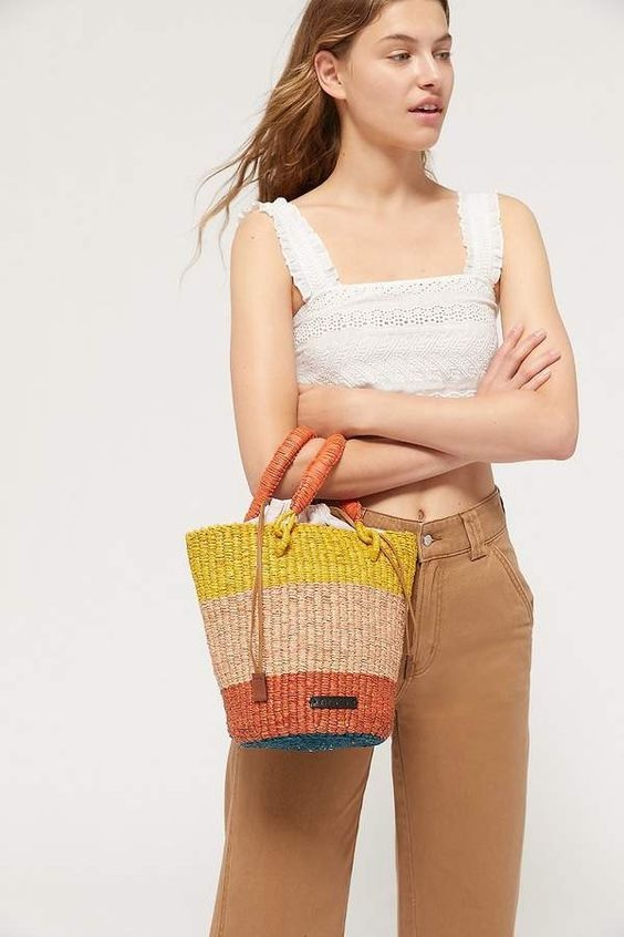Плетеная сумка в ярких расцветках